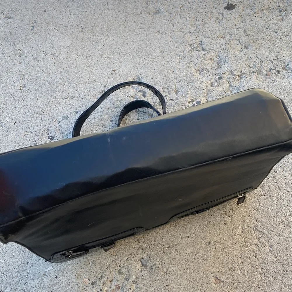 BUXTON GENUNE LEATHER BAG